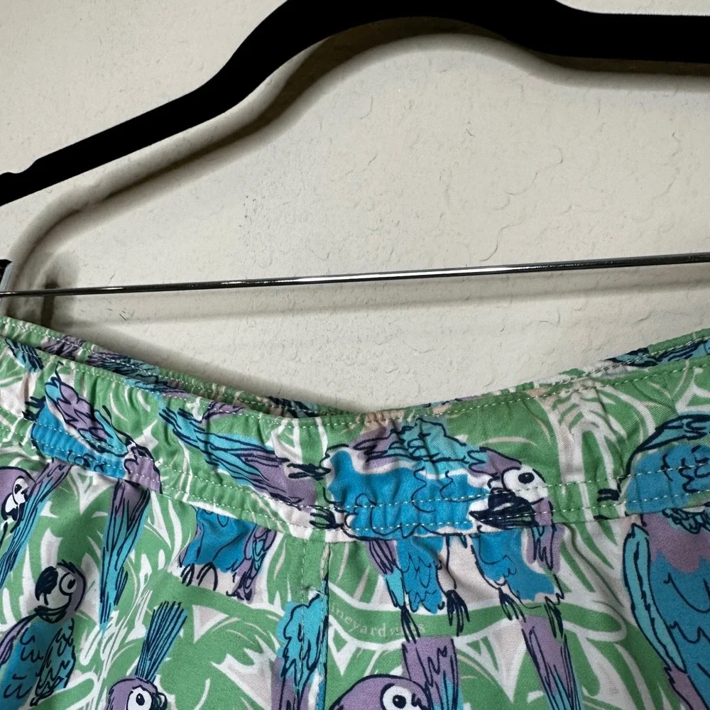 Vineyard Vines AOP Men Parrot Print Swim Trunks Size Med Board Shorts Summer